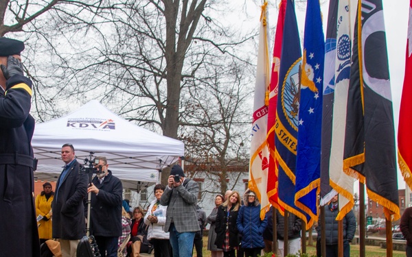 Kentucky honors Veterans with wreath laying ceremony