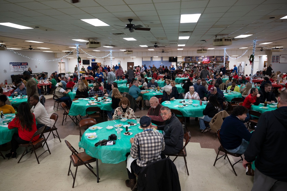 Operation Holiday Sprit hosts Air Force Reservists, Air National Guard members and families for holiday dinner