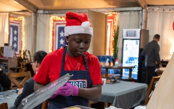 USO volunteers at BPTA Christmas bake off