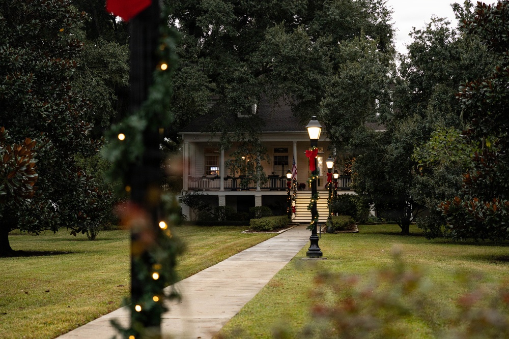 Marine Forces Reserve and Marine Forces South Commander hosts annual Christmas Party