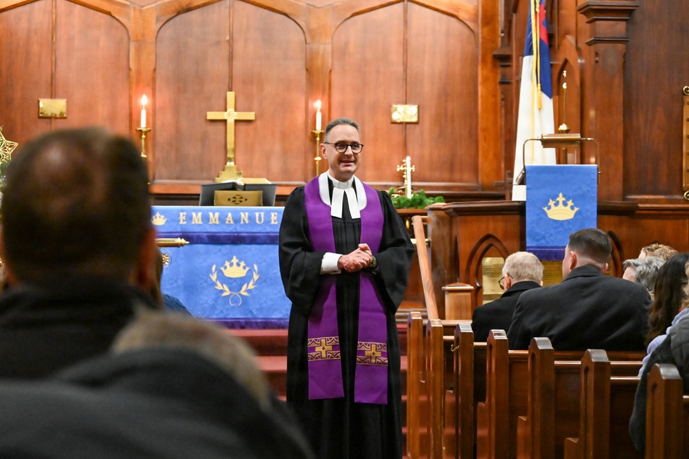 German Advent service, Christkindlmarkt celebrate season, community friendships at Fort Leavenworth