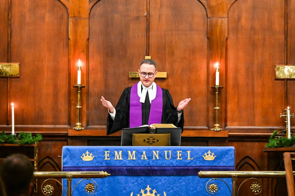 German Advent service, Christkindlmarkt celebrate season, community friendships at Fort Leavenworth