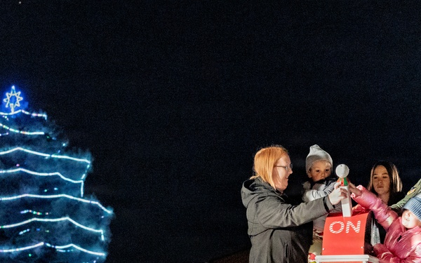 Holloman Holidays 2025 tree lighting event