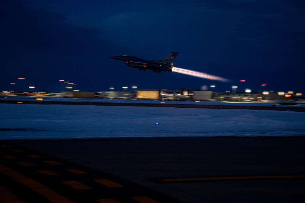 F-16 Night Training at Joe Foss Field