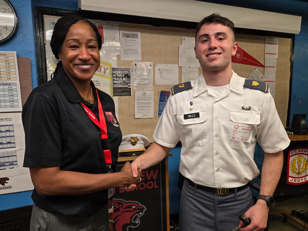 USMA Cadet Visits Lake View High School
