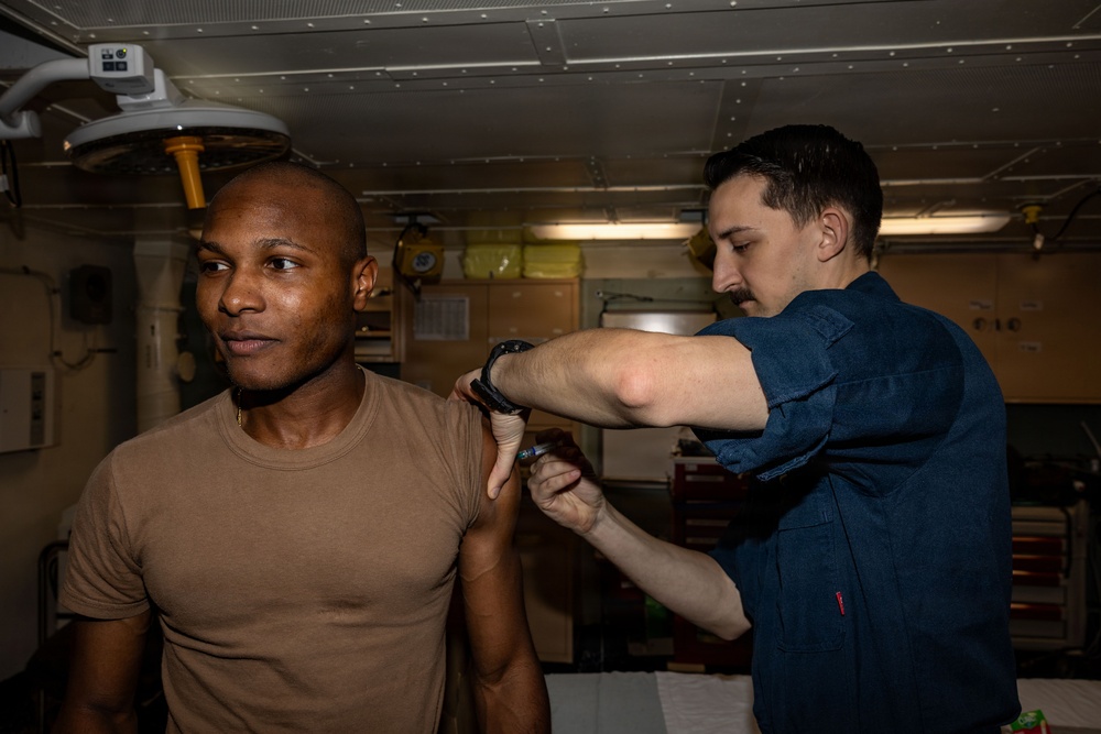 USS San Antonio (LPD 17) administer vaccinations