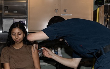USS San Antonio (LPD 17) administer vaccines