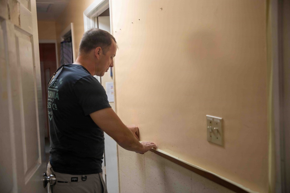 IWO ARG Sailors and Marines Spruce Up Animal Welfare Center