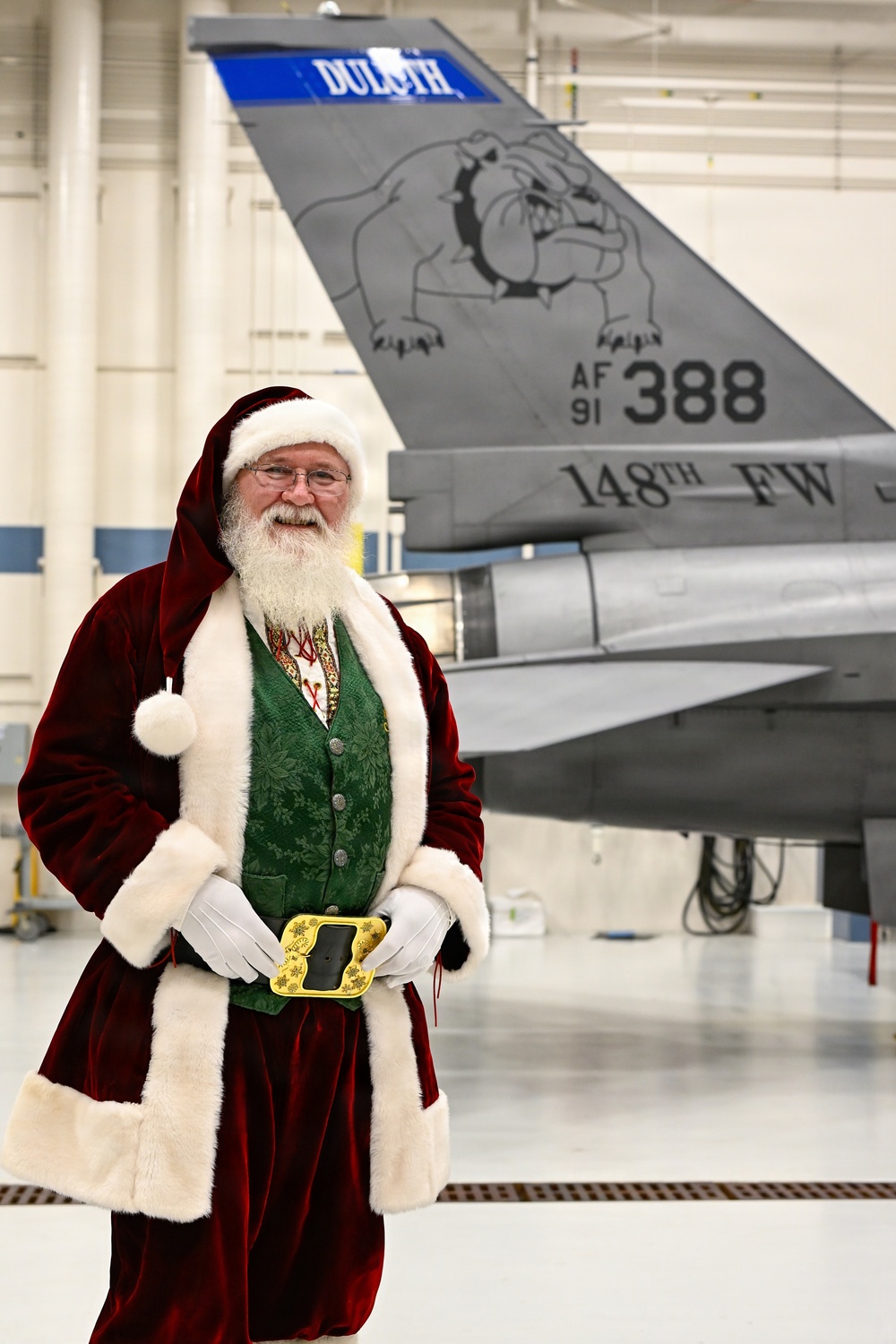 Santa visits the 148th Fighter Wing