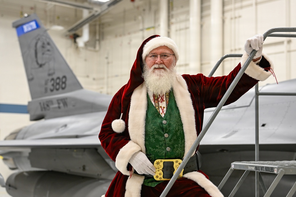Santa visits the 148th Fighter Wing
