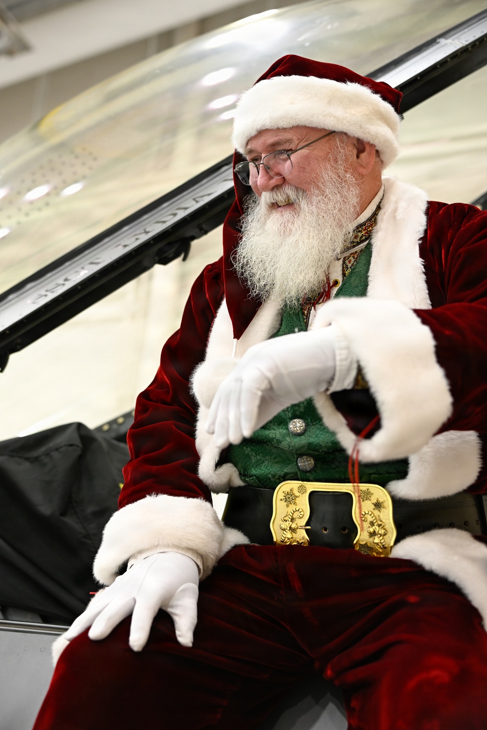 Santa visits the 148th Fighter Wing