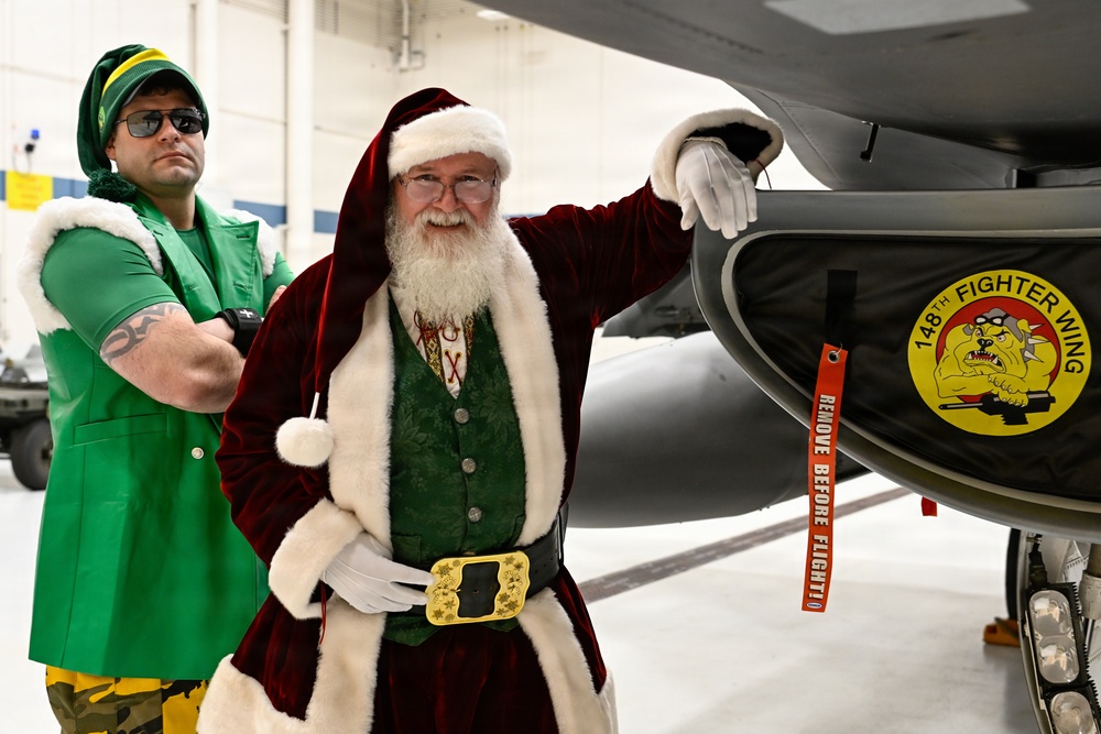 Santa visits the 148th Fighter Wing