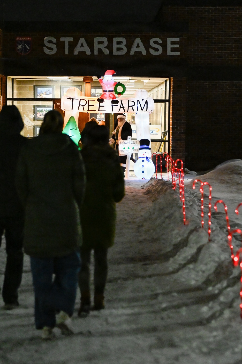 Santa visits the 148th Fighter Wing