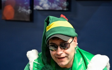 Santa visits the 148th Fighter Wing