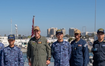 USS Essex’s commanding officer tours JS Chokai (DDG-176)