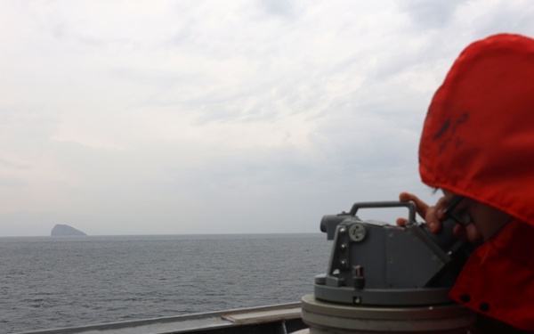 USS Roosevelt (DDG 80) Transits Strait of Hormuz