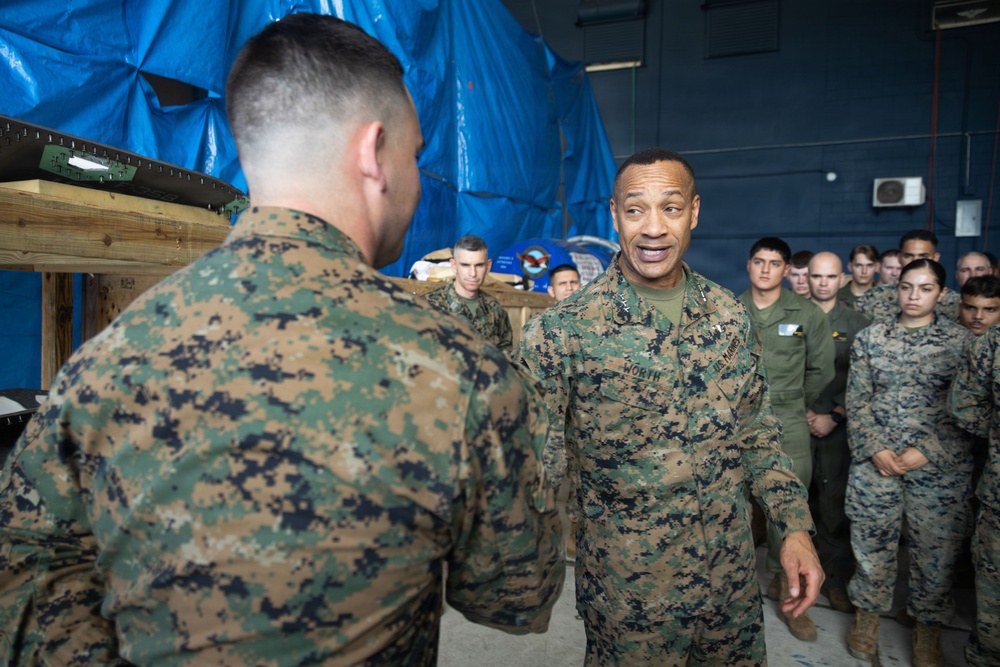 DVIDS - Images - II MEF CG visits VMFA-225 in Puerto Rico [Image 6 of 8]