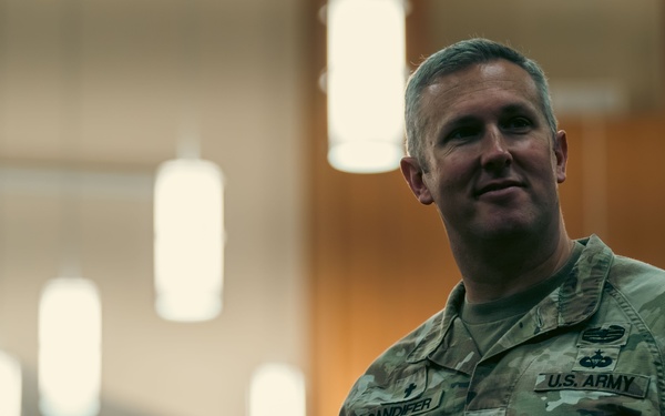 Holiday Troop Support For Paratroopers