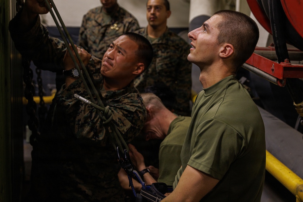 31st MEU | Maritime Raid Force conducts integration training