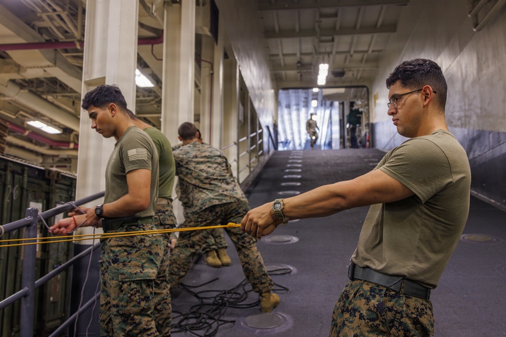 31st MEU | Maritime Raid Force conducts integration training