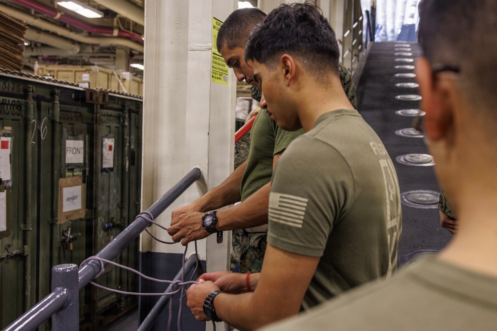 31st MEU | Maritime Raid Force conducts integration training