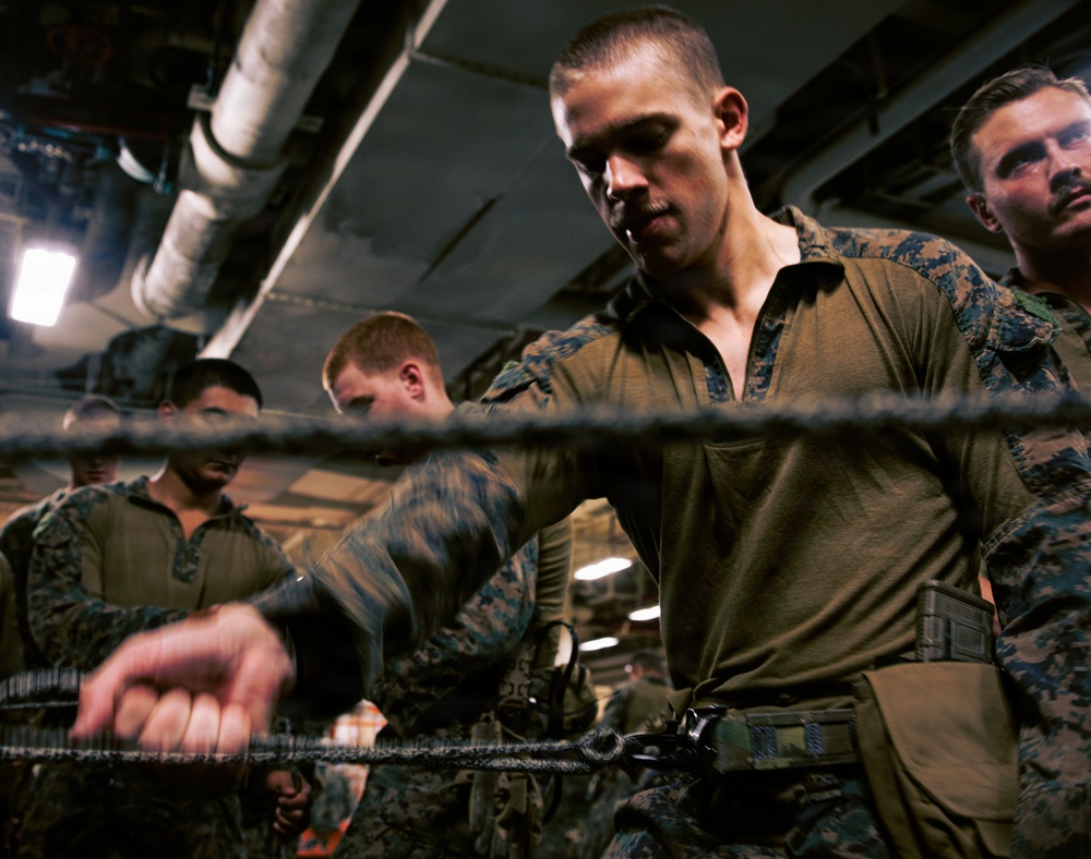 31st MEU | Maritime Raid Force conducts rappelling class