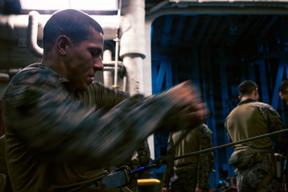 31st MEU | Maritime Raid Force conducts rappelling class