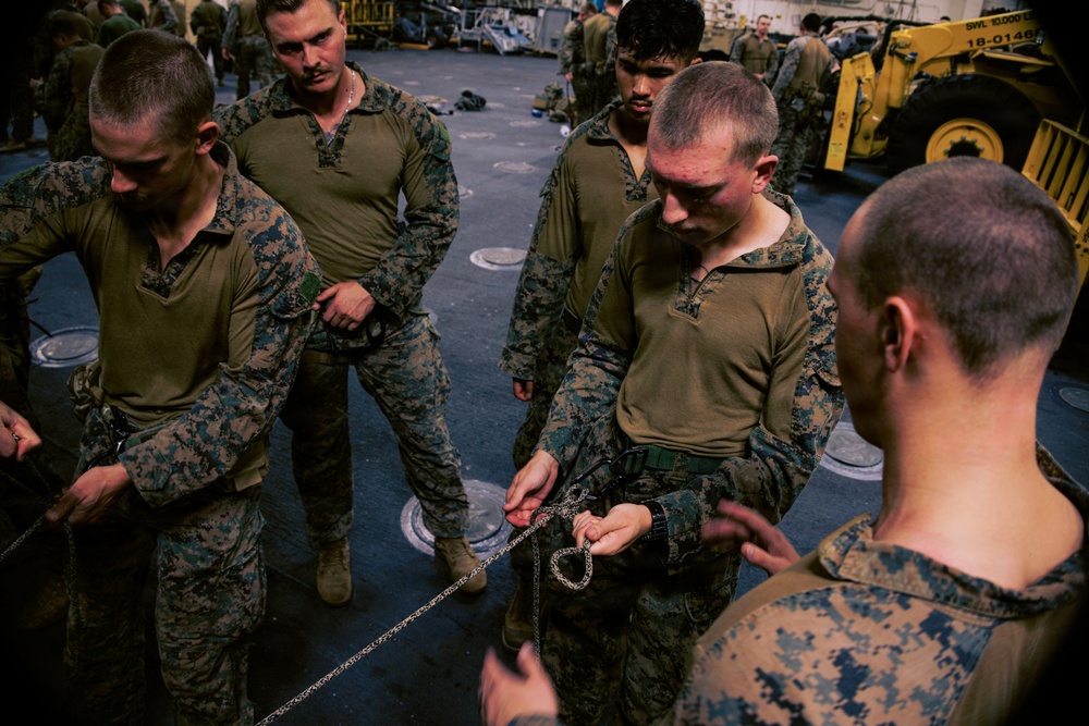 31st MEU | Maritime Raid Force conducts rappelling class
