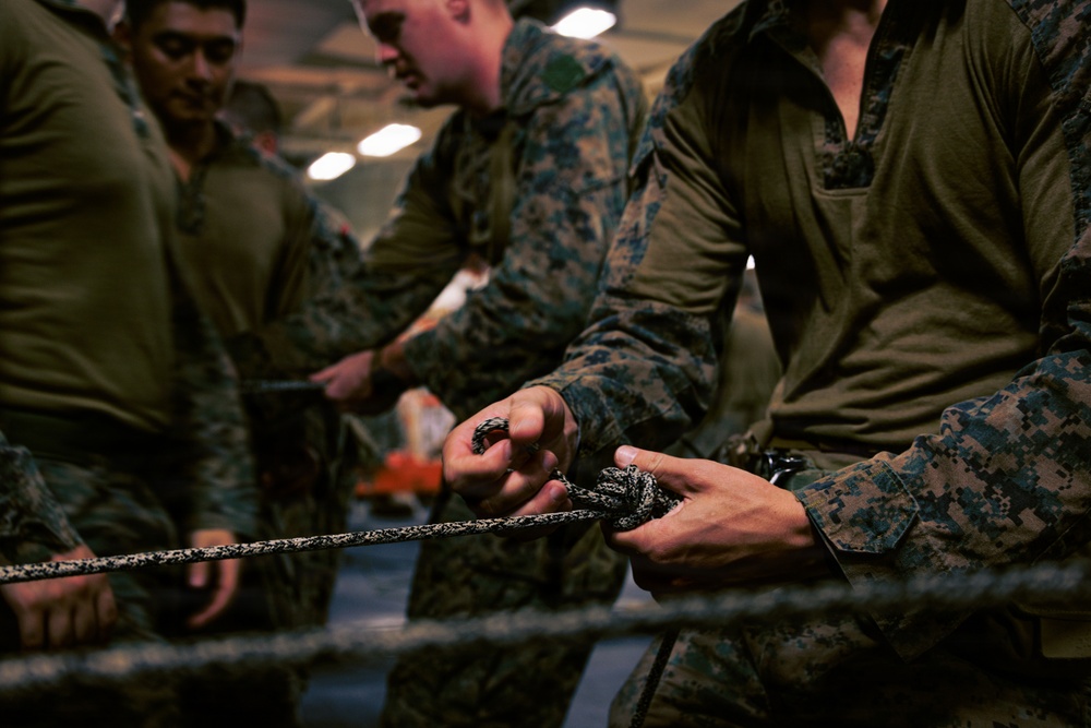 31st MEU | Maritime Raid Force conducts rappelling class