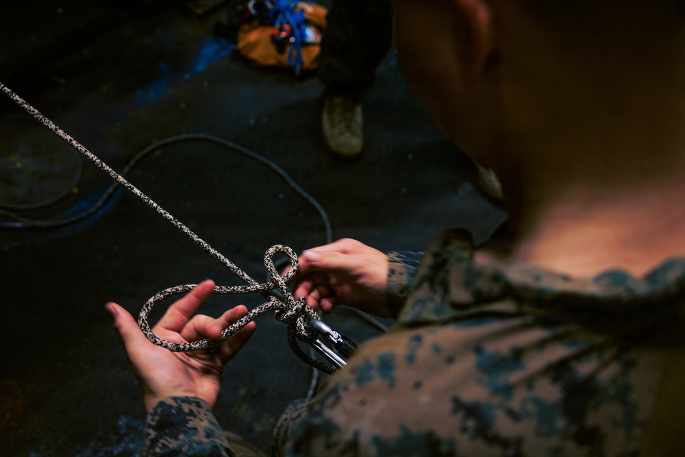 31st MEU | Maritime Raid Force conducts rappelling class