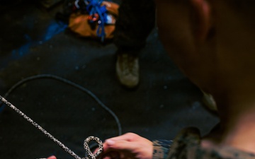 31st MEU | Maritime Raid Force conducts rappelling class