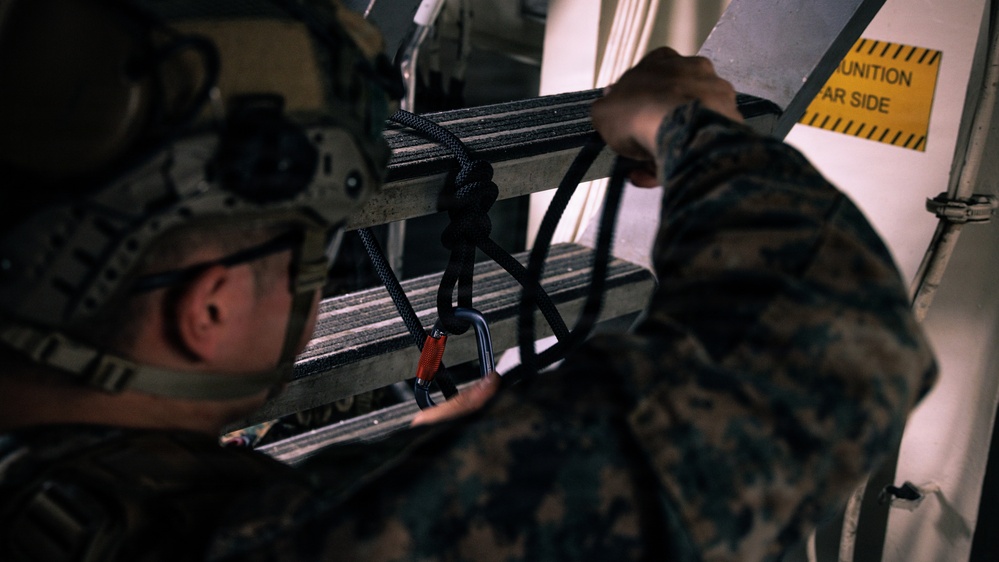 31st MEU | Maritime Raid Force confined space CASEVAC drills aboard USS Tripoli