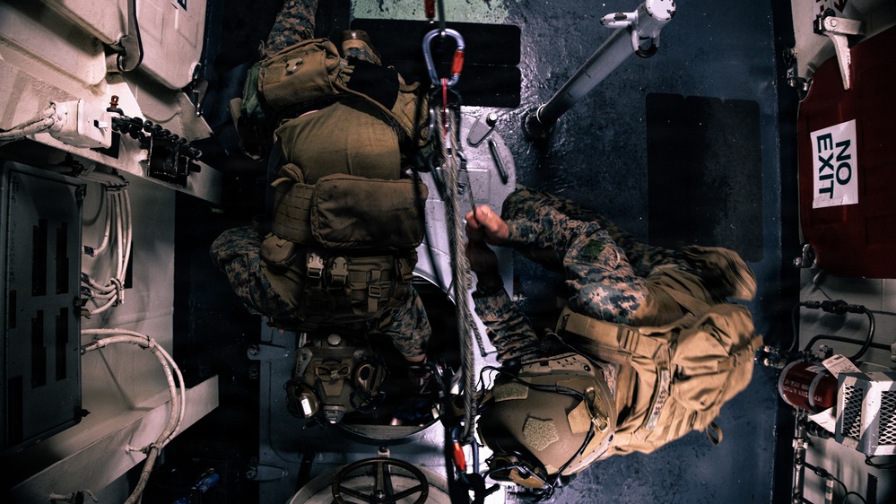 31st MEU | Maritime Raid Force confined space CASEVAC drills aboard USS Tripoli