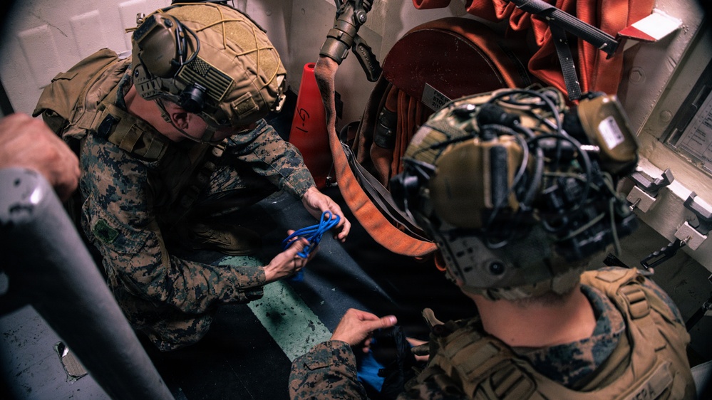 31st MEU | Maritime Raid Force confined space CASEVAC drills aboard USS Tripoli