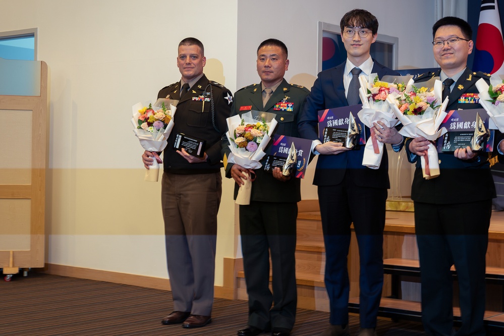 2nd Combat Aviation Brigade Receives U.S.–ROK Alliance Award