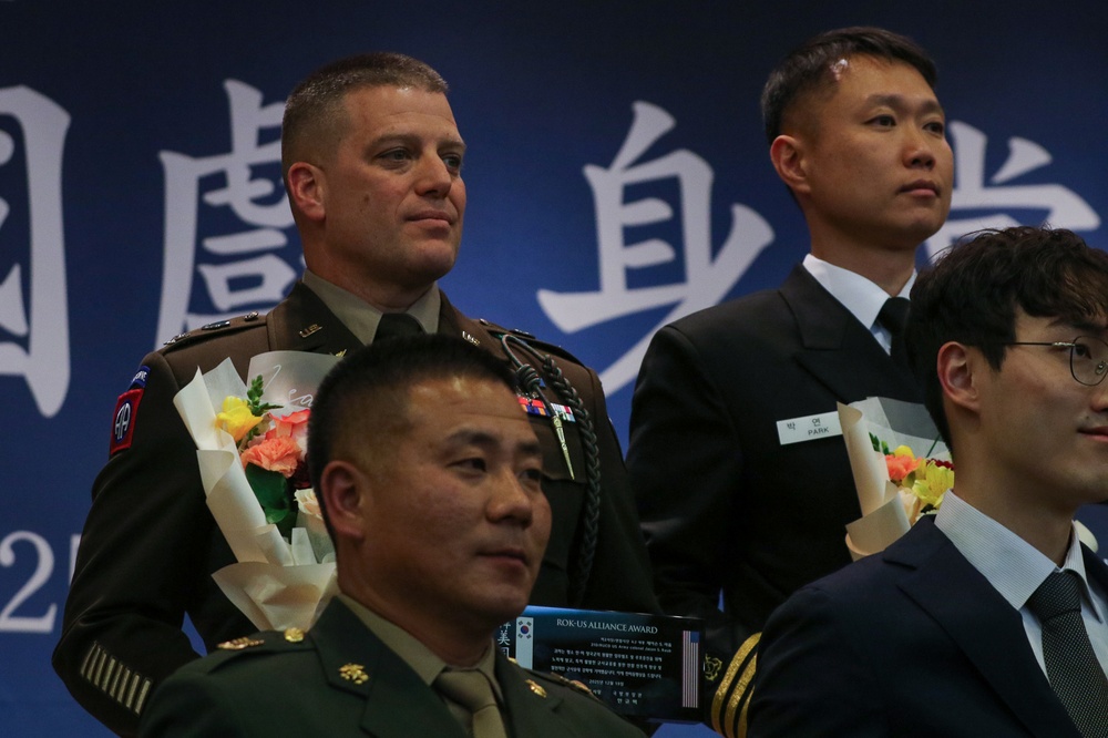 2nd Combat Aviation Brigade Receives U.S.–ROK Alliance Award