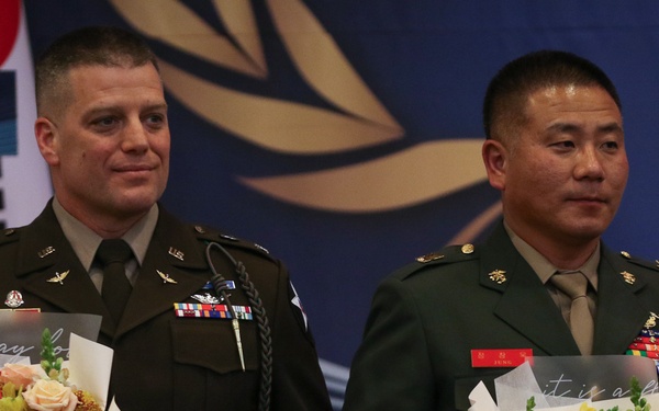 2nd Combat Aviation Brigade Receives U.S.–ROK Alliance Award