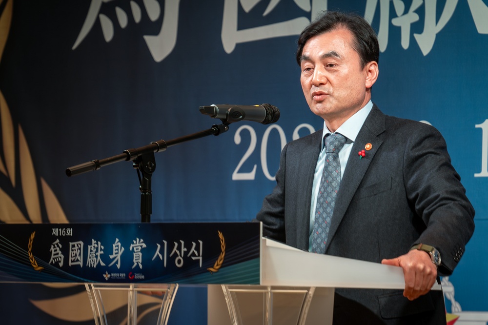 2nd Combat Aviation Brigade Receives U.S.–ROK Alliance Award