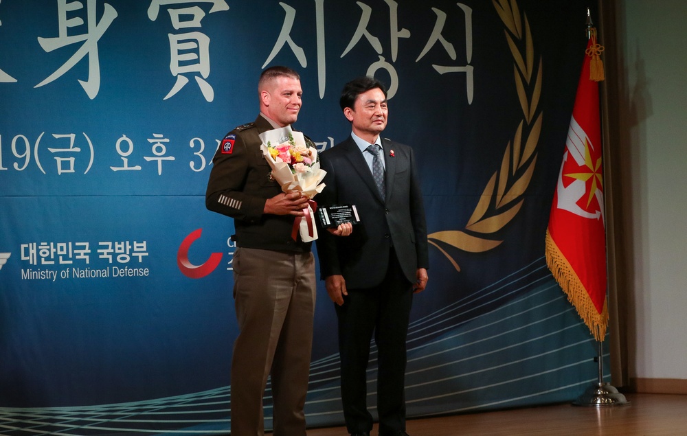 2nd Combat Aviation Brigade Receives U.S.–ROK Alliance Award