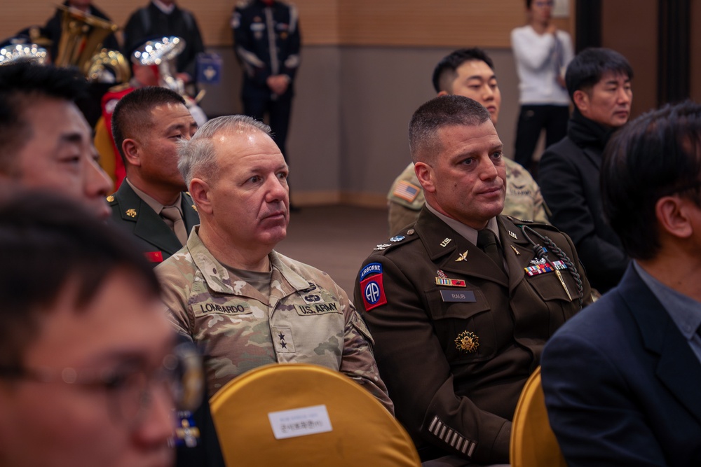 2nd Combat Aviation Brigade Receives U.S.–ROK Alliance Award