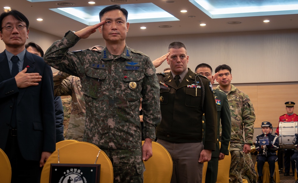 2nd Combat Aviation Brigade Receives U.S.–ROK Alliance Award