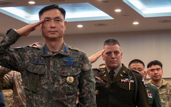 2nd Combat Aviation Brigade Receives U.S.–ROK Alliance Award