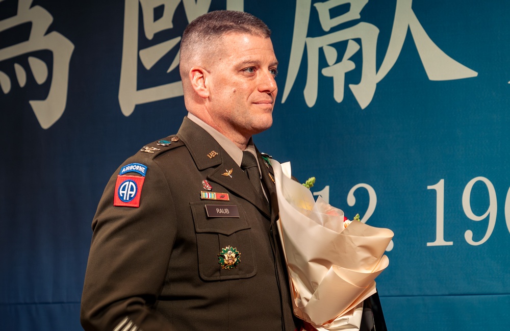 2nd Combat Aviation Brigade Receives U.S.–ROK Alliance Award