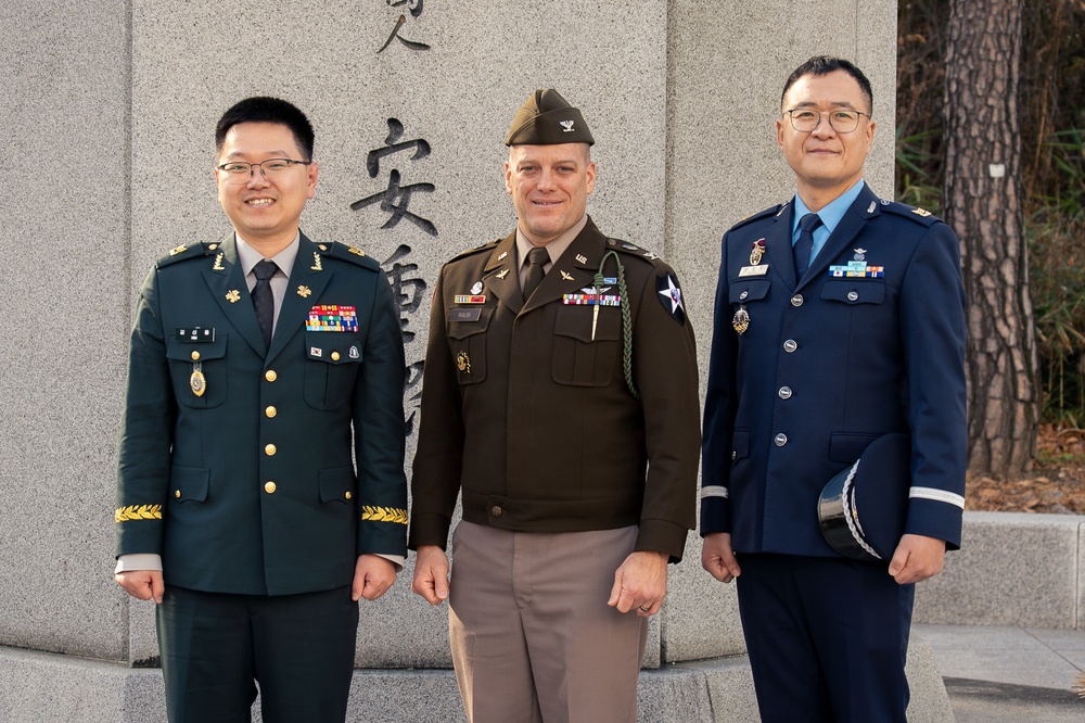 2nd Combat Aviation Brigade Receives U.S.–ROK Alliance Award