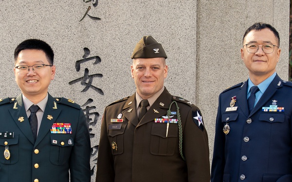 2nd Combat Aviation Brigade Receives U.S.–ROK Alliance Award