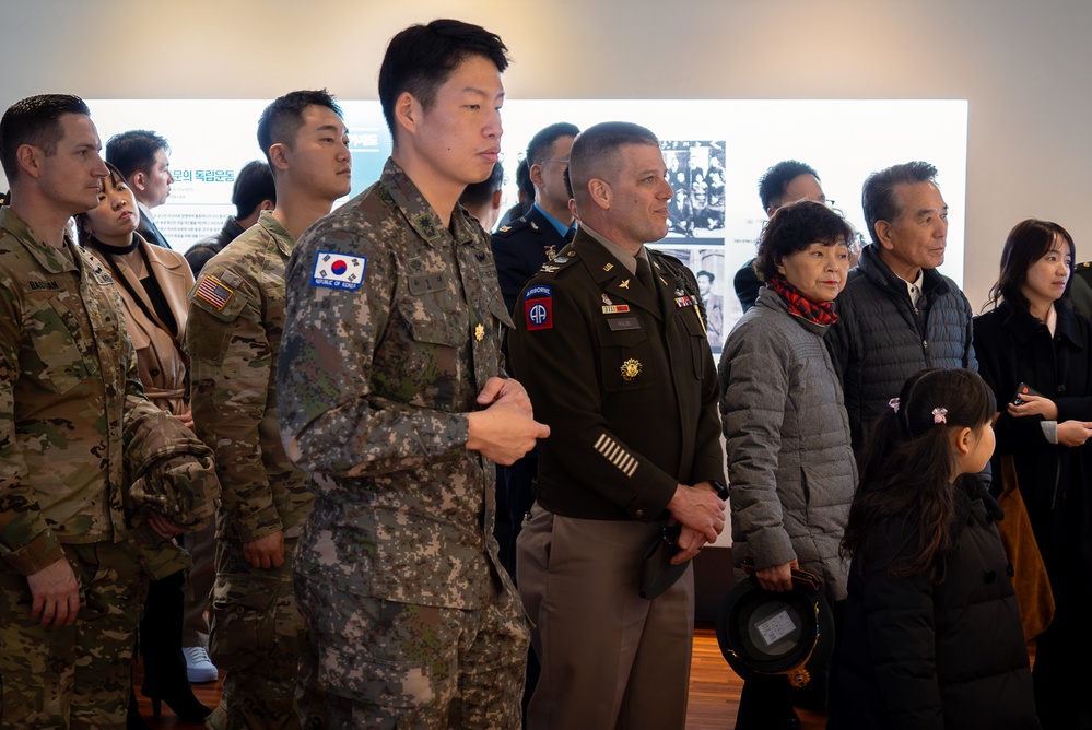 2nd Combat Aviation Brigade Receives U.S.–ROK Alliance Award