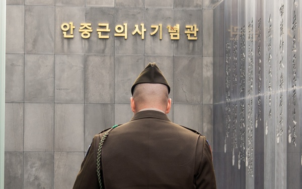 2nd Combat Aviation Brigade Receives U.S.–ROK Alliance Award