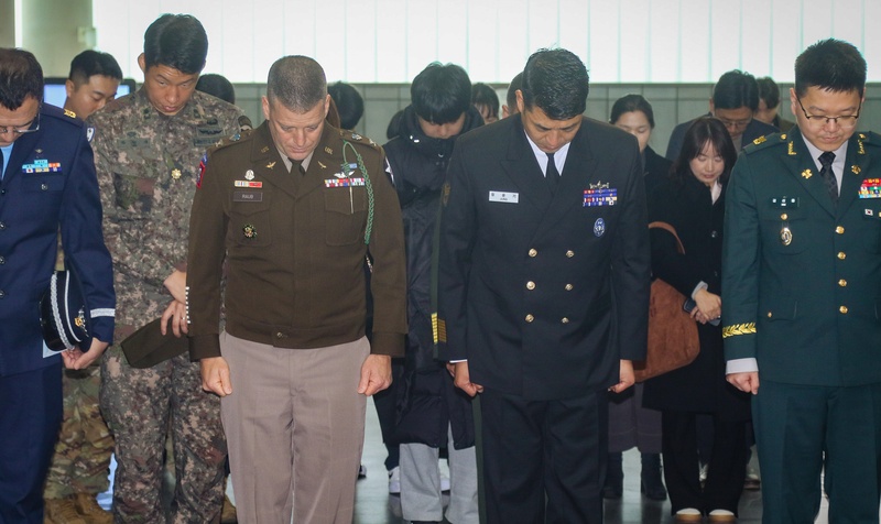 2nd Combat Aviation Brigade Receives U.S.–ROK Alliance Award