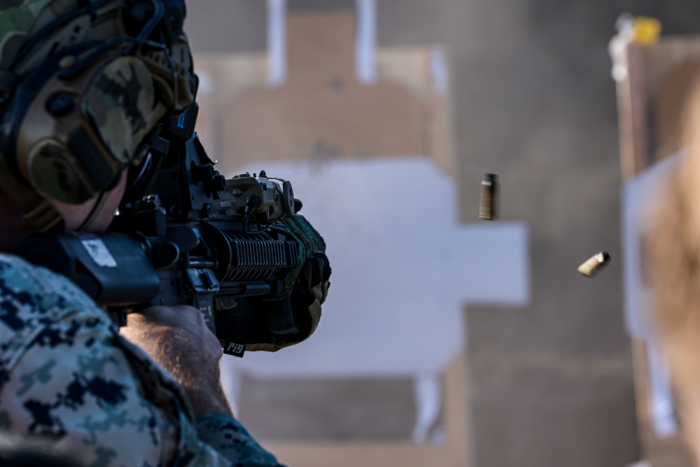 5th Air Naval Gunfire Liaison Company Marines conduct marksmanship rifle range