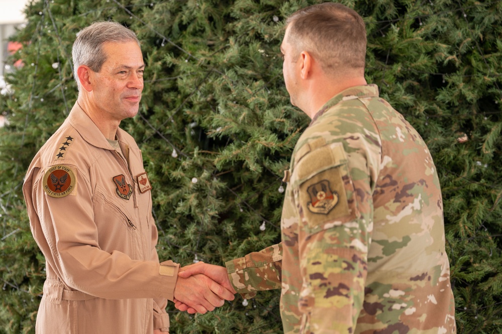 CSAF, CMSAF visit U.S. Central Command